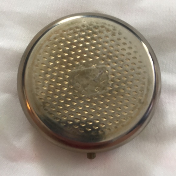 🌸NEW🌸 Vintage Pill Box - Picture 9 of 9